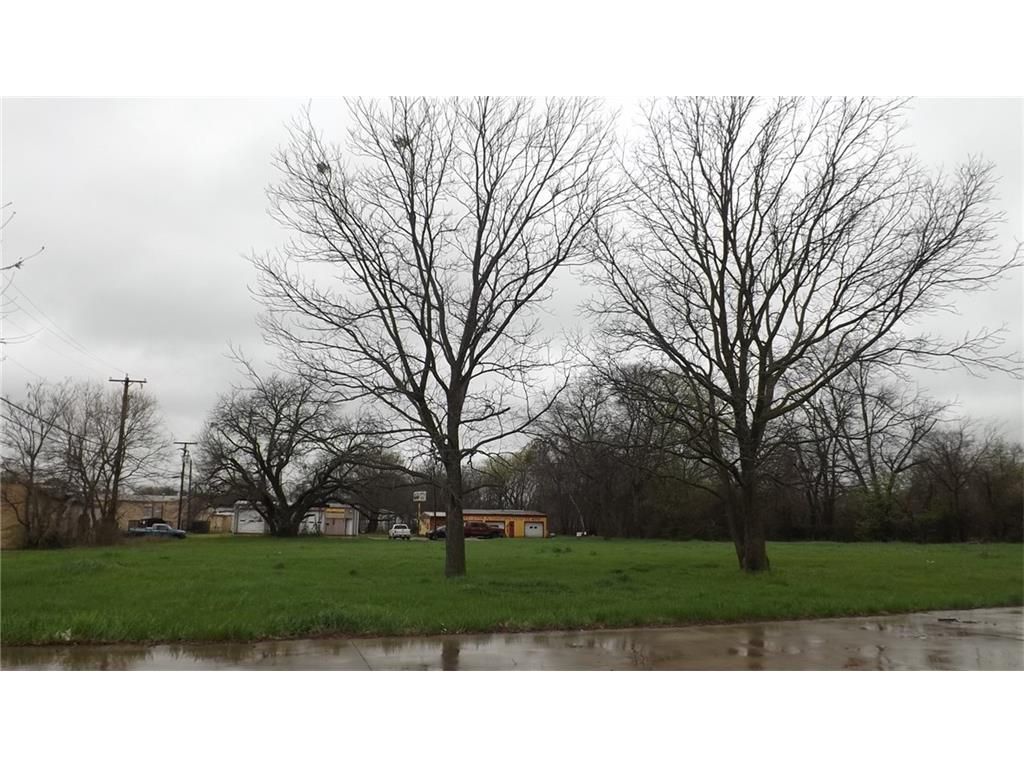 1068 Village Dr, Sulphur Springs, TX 75482